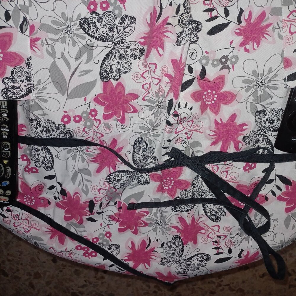Scrub Studio Women's Scrub Top SZ 2-3XL Butterflies Pink & White - Picture 4 of 4